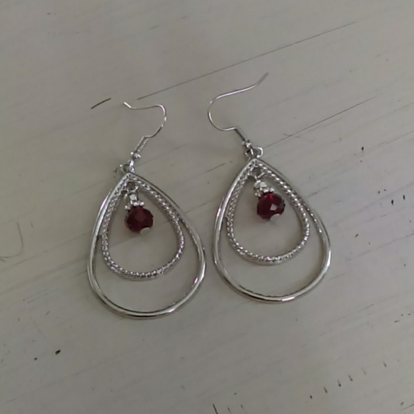 Red stone dangle earings - Picture 1 of 1